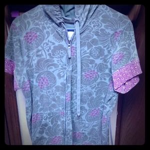 Short sleeved hoodie